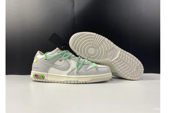 DM1602-114 4 Dunk Nike Low O-W Lot 0721